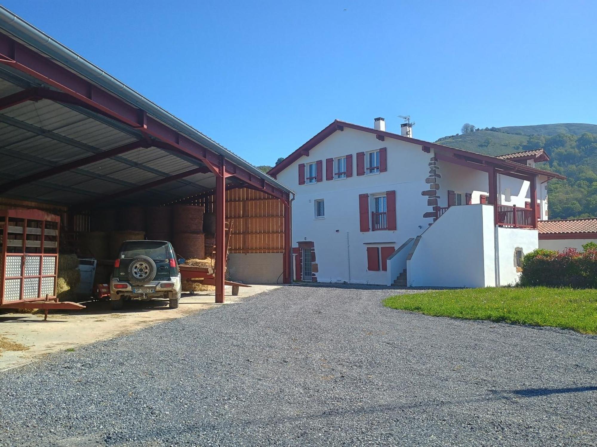 Etxexuriko Borda Farm stay Ainhoa