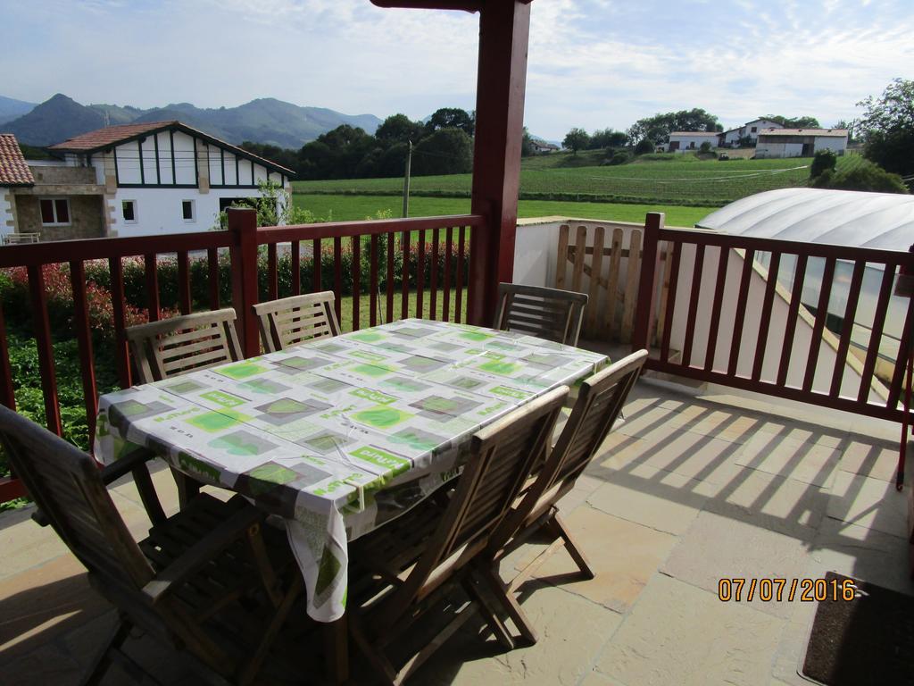 Etxexuriko Borda Farm stay Ainhoa